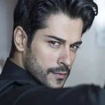 Burak Özçivit Kimdir