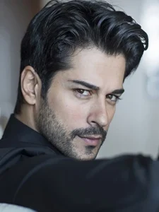 Burak Özçivit Kimdir